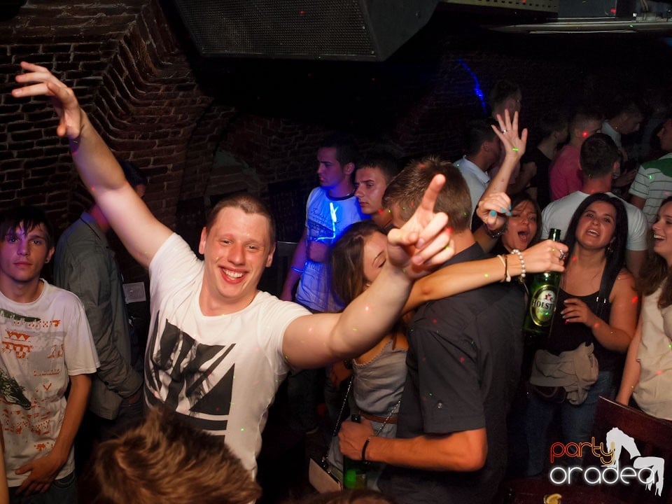 Voie bună în Club Escape, 