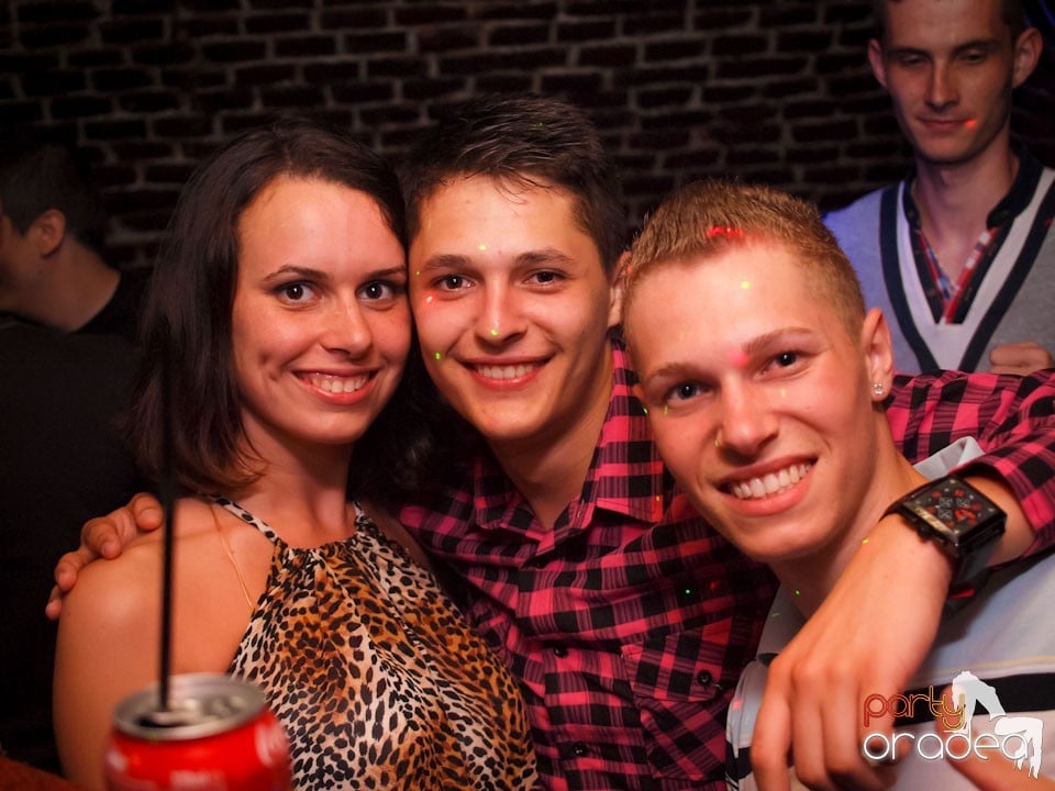 Voie bună în Club Escape, 