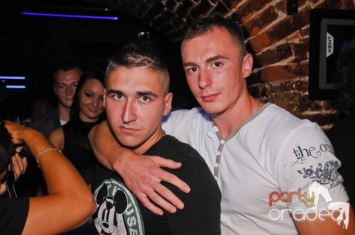 Voie bună în Escape Club, 