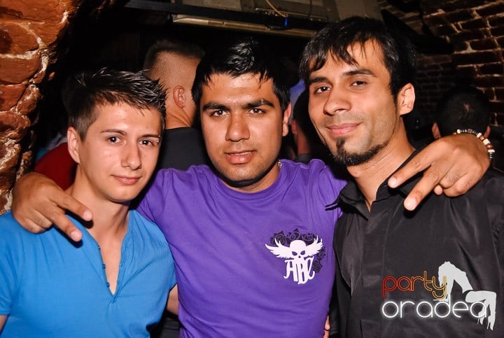 Voie bună în Escape Club, 