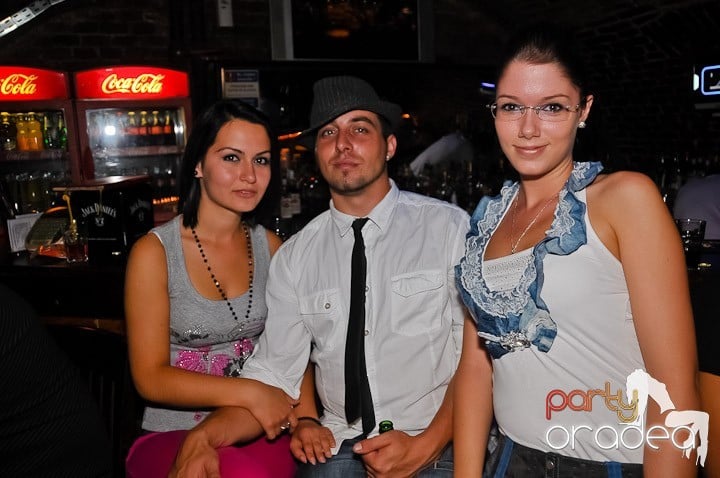 Voie bună în Escape Club, 