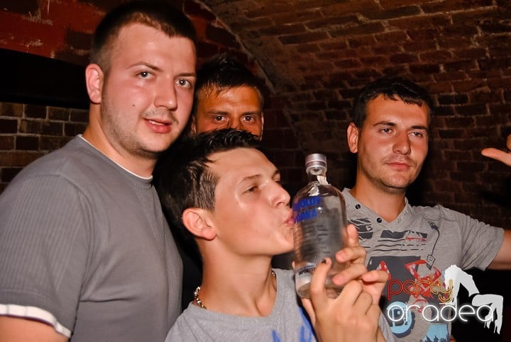 Voie bună în Escape Club, 