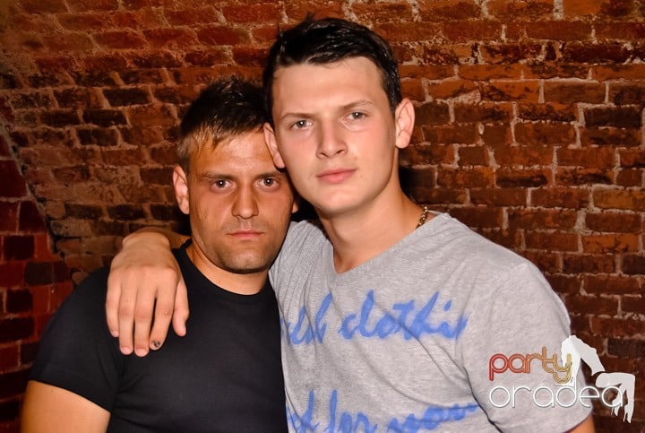 Voie bună în Escape Club, 