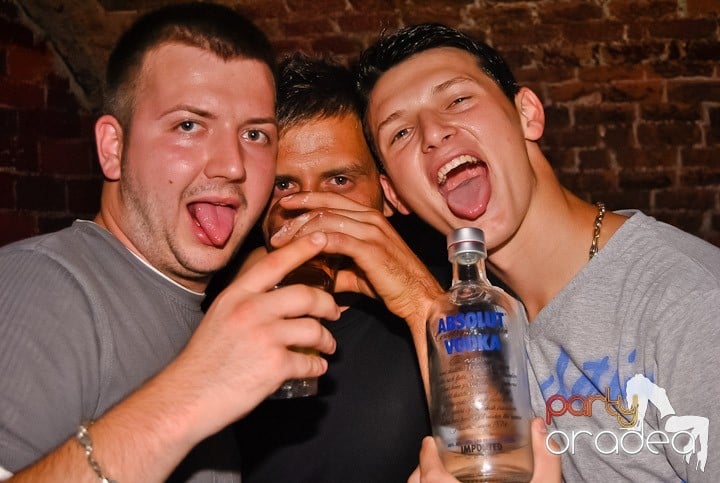 Voie bună în Escape Club, 