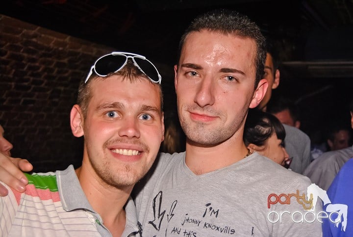 Voie bună în Escape Club, 