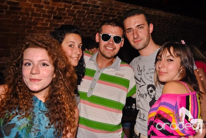 Voie bună în Escape Club, 