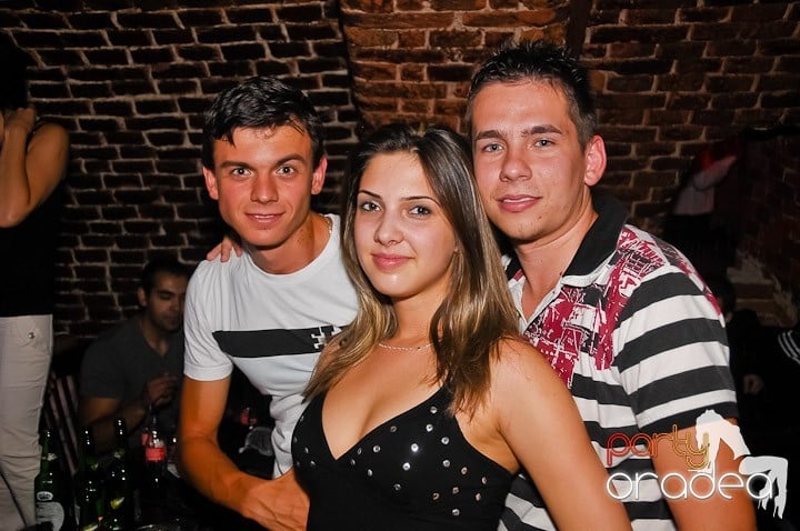 Voie bună în Escape Club, 