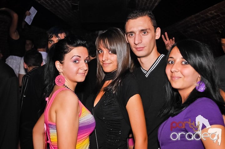 Voie bună în Escape Club, 