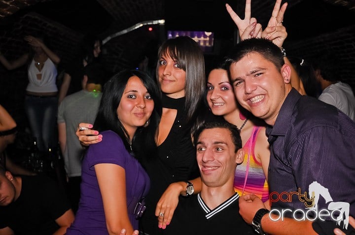 Voie bună în Escape Club, 