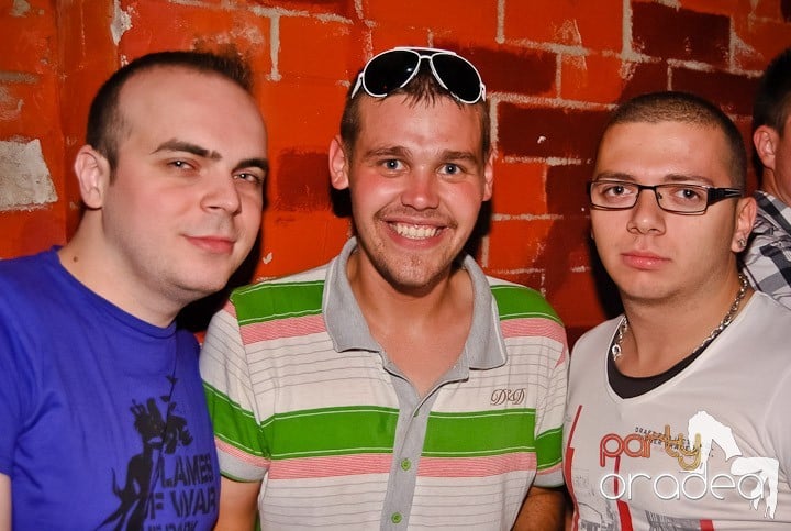 Voie bună în Escape Club, 