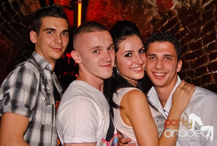 Voie bună în Escape Club, 