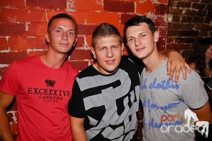 Voie bună în Escape Club, 