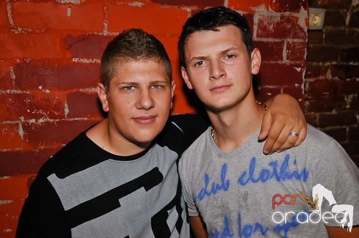 Voie bună în Escape Club, 