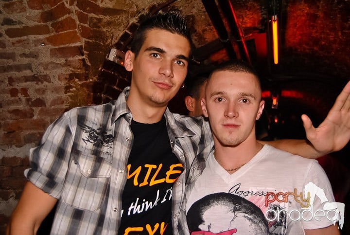 Voie bună în Escape Club, 