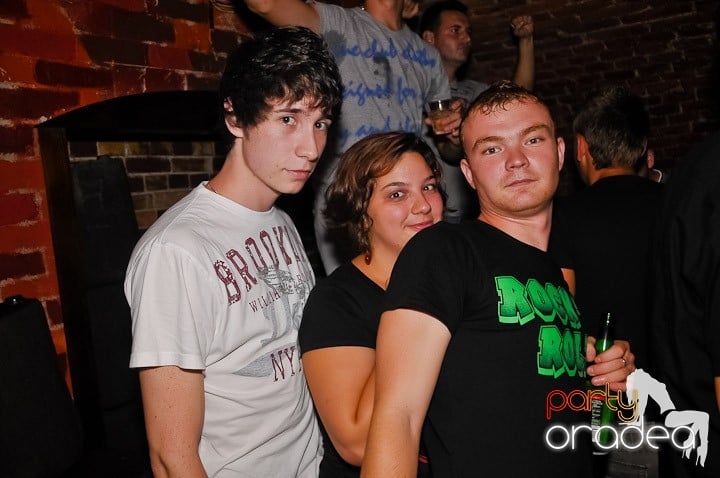 Voie bună în Escape Club, 