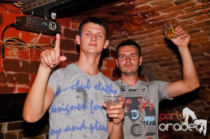 Voie bună în Escape Club, 