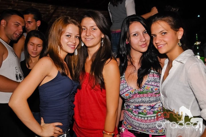 Voie bună în Escape Club, 