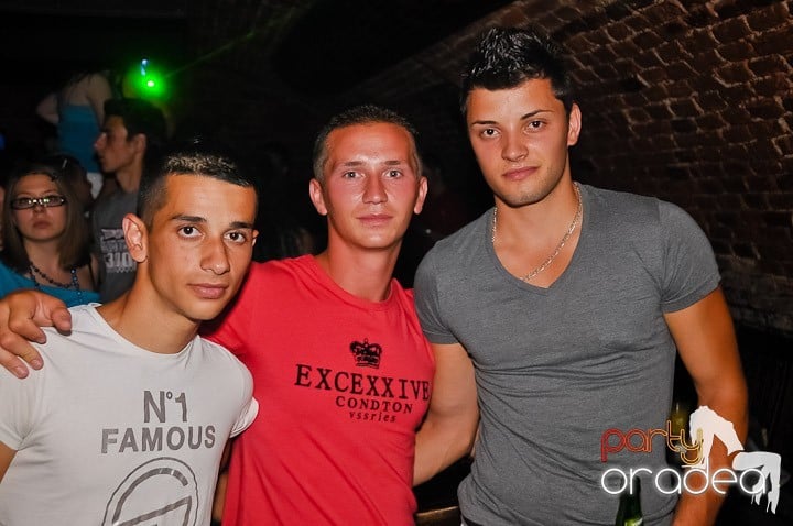 Voie bună în Escape Club, 