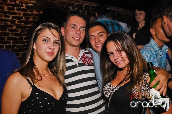 Voie bună în Escape Club, 