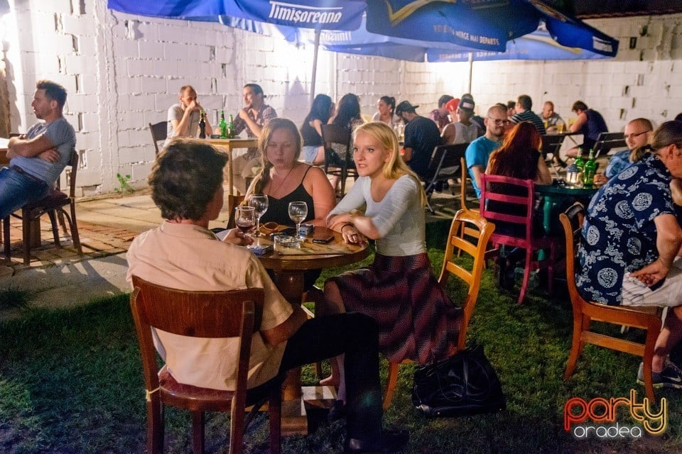 Voie bună la Bodega, Bodega