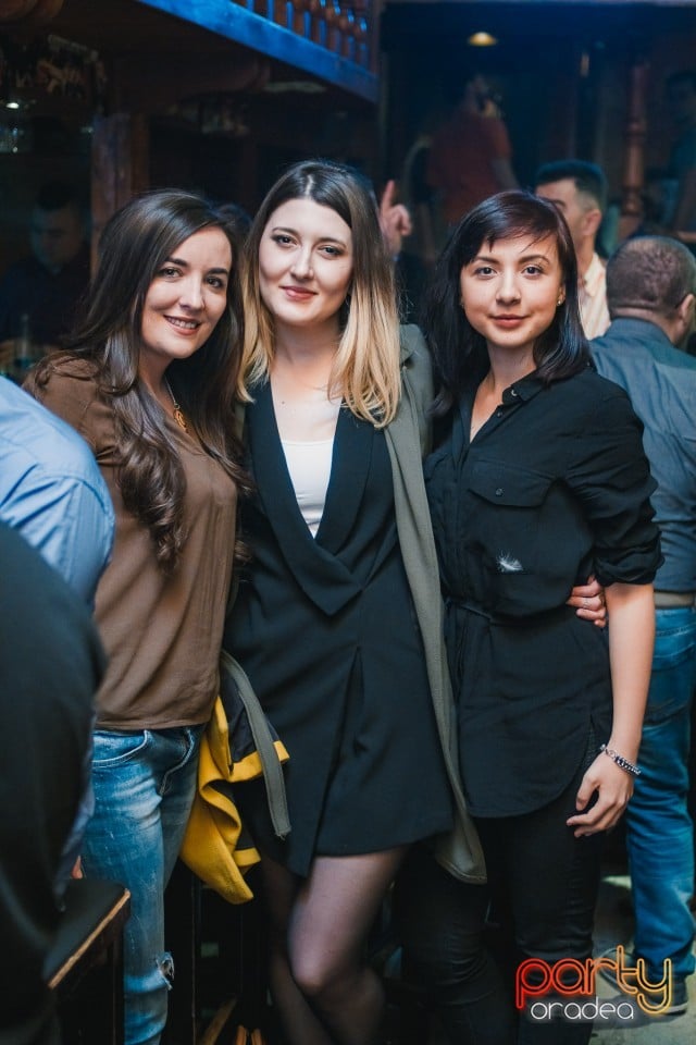 Voie bună la Columbus, Columbus Cafe
