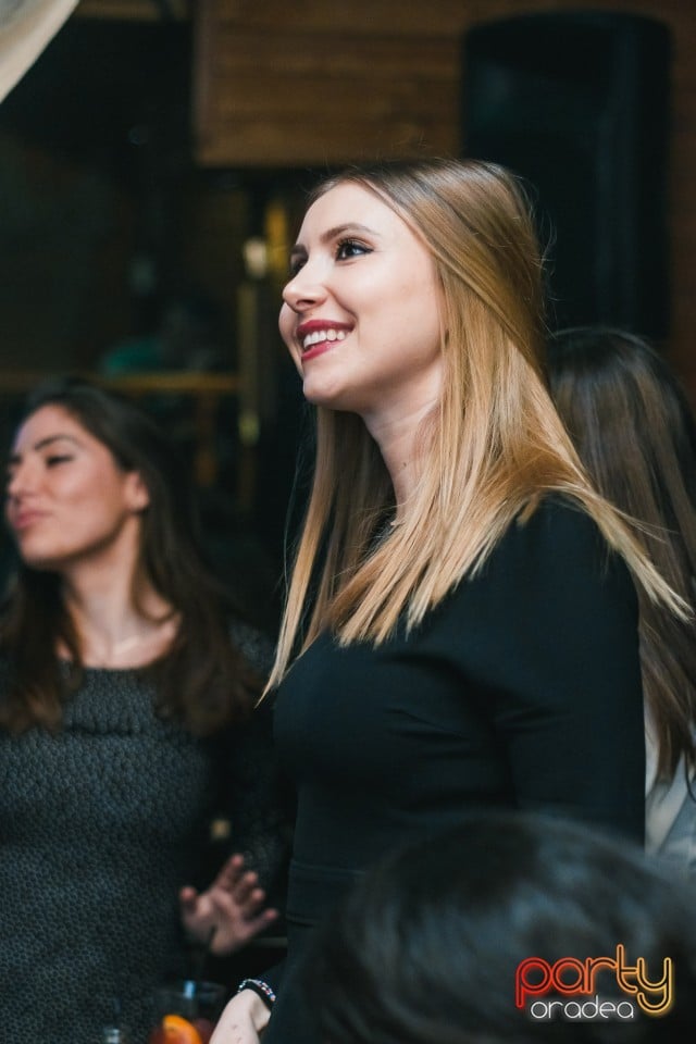 Voie bună la Columbus, Columbus Cafe