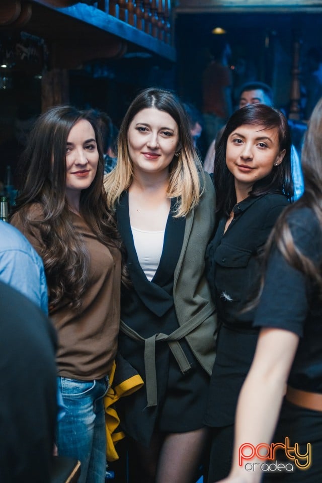 Voie bună la Columbus, Columbus Cafe