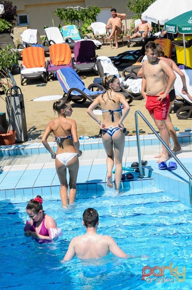 Voie bună la Hotel Internaţional, Hotel Internaţional