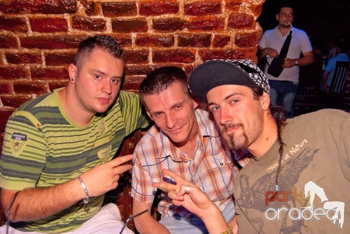 Voie bună, miercuri în Club Escape, 