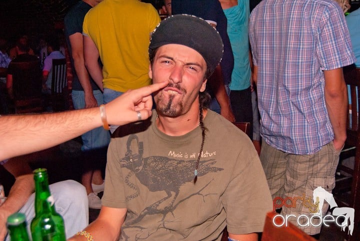 Voie bună, miercuri în Club Escape, 