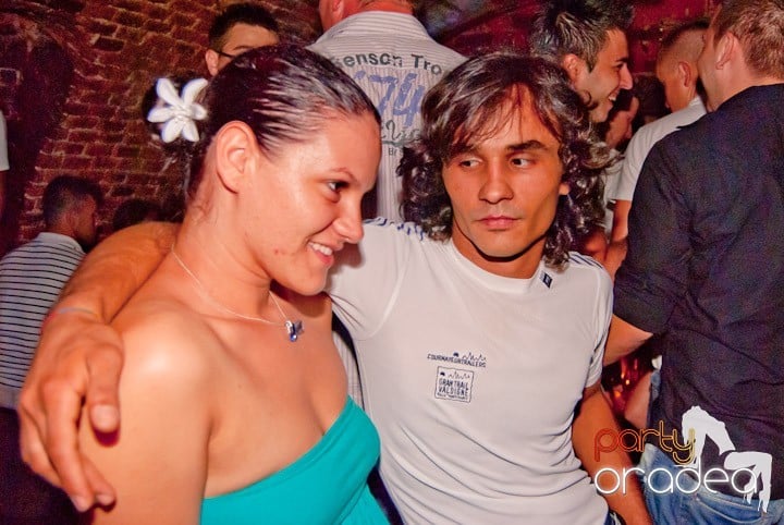 Voie bună, miercuri în Club Escape, 