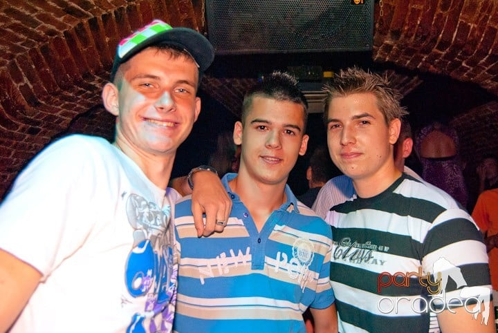 Voie bună, miercuri în Club Escape, 