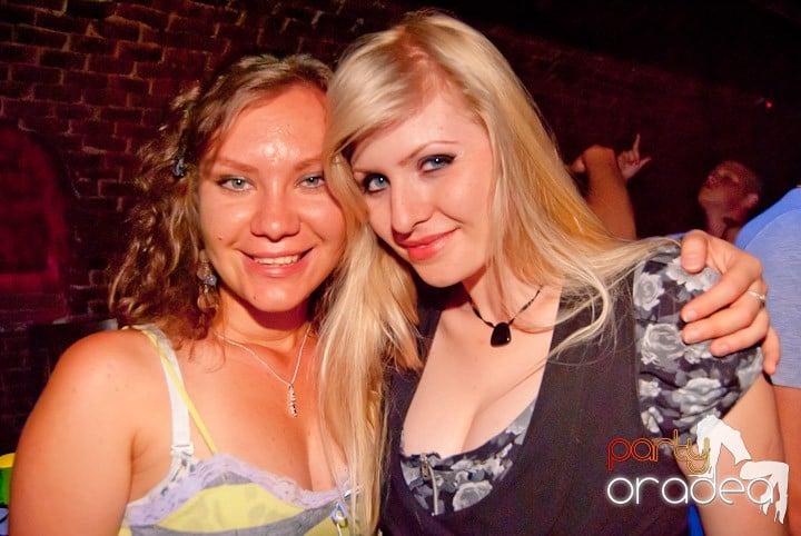 Voie bună, miercuri în Club Escape, 