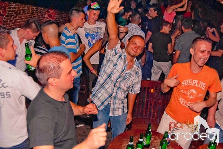 Voie bună, miercuri în Club Escape, 