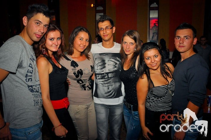 Warm up party în Student's Place, Student's Place