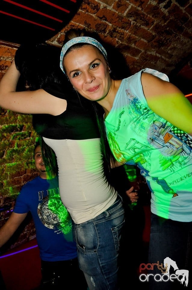 We Like to Party în Club Escape, 