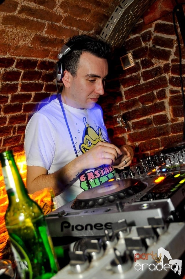 We Like to Party în Club Escape, 