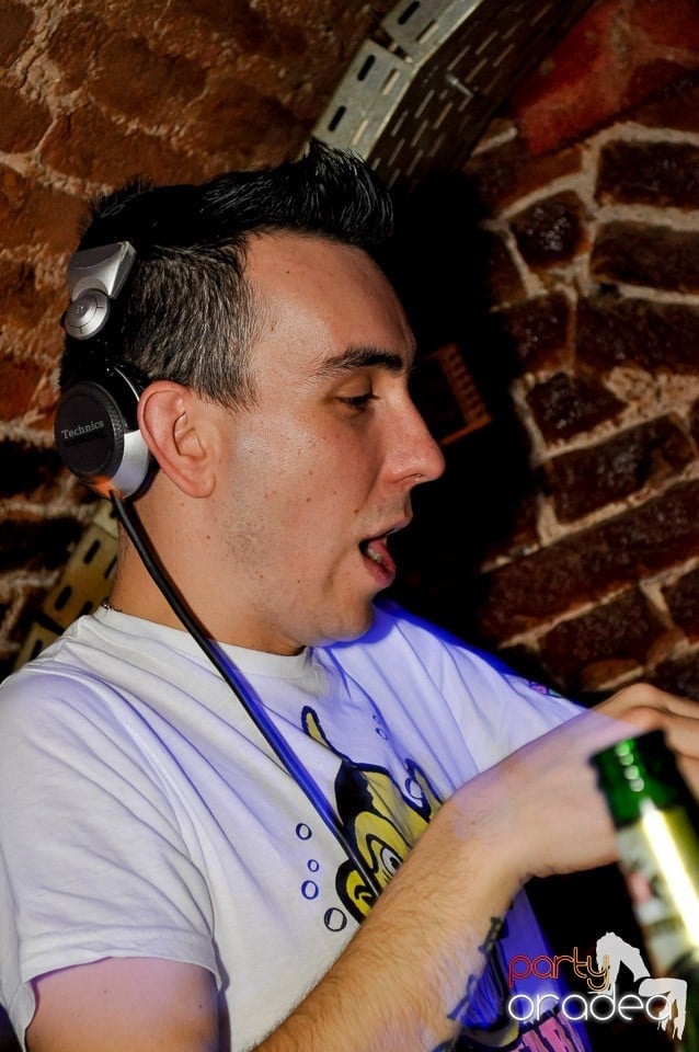 We Like to Party în Club Escape, 