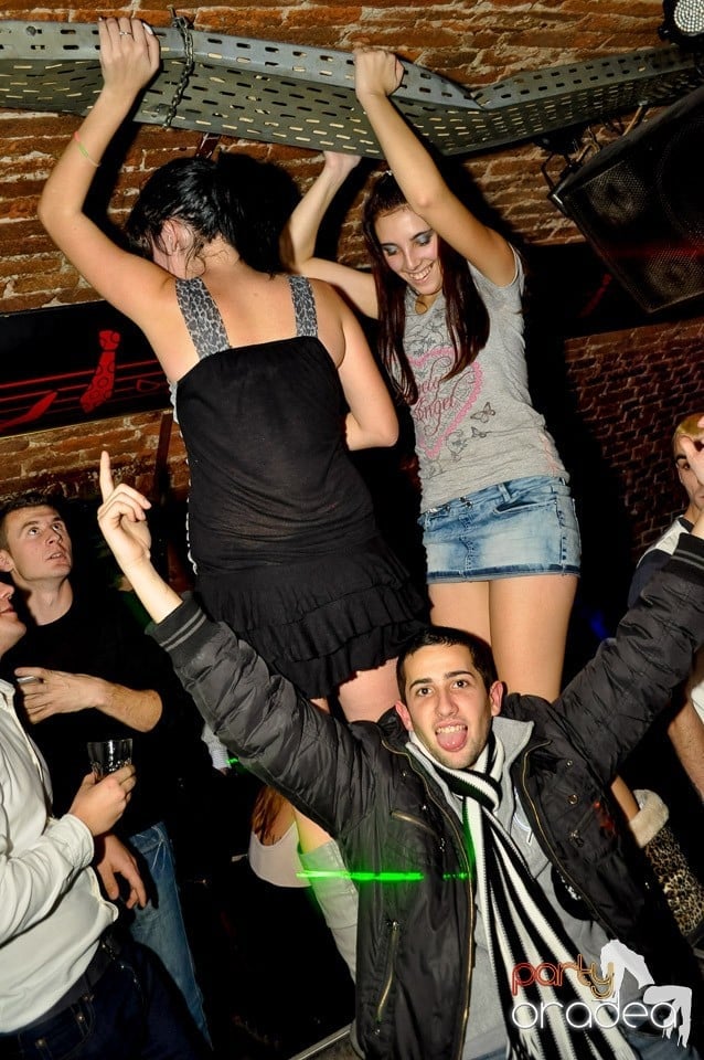 We Like to Party în Club Escape, 