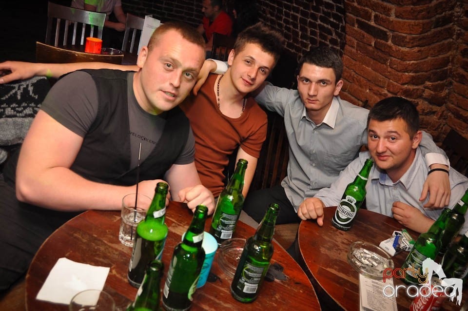 Wednesday party în Escape, 