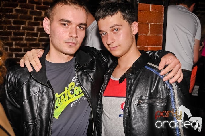 Weekend incendiar în Escape, 