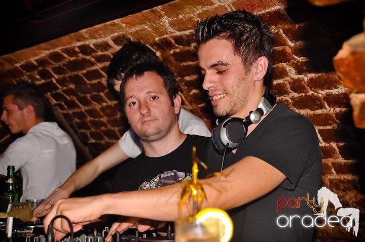 Weekend incendiar în Escape, 