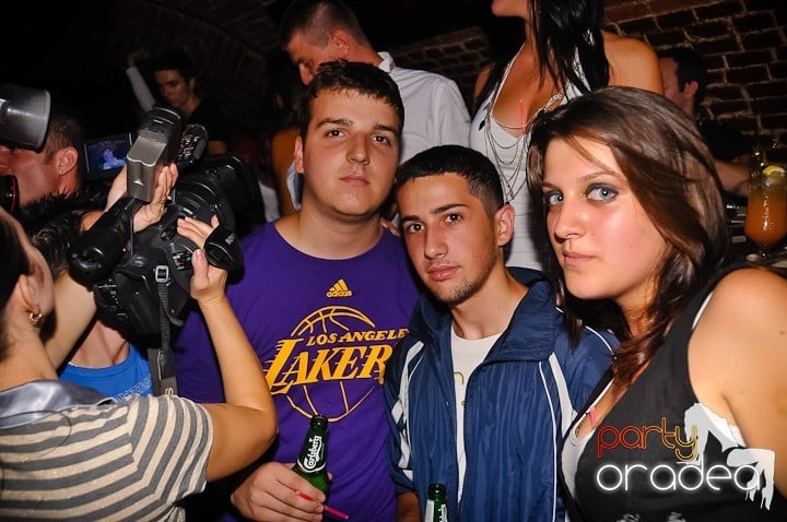 Weekend incendiar în Escape, 