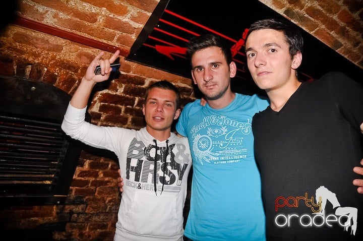 Weekend incendiar în Escape, 