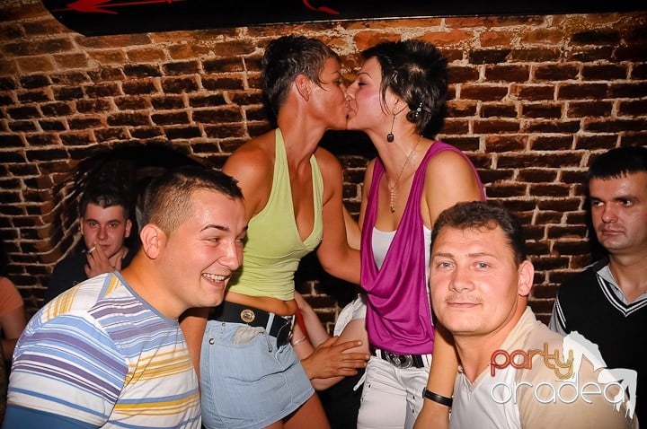 Weekend incendiar în Escape, 