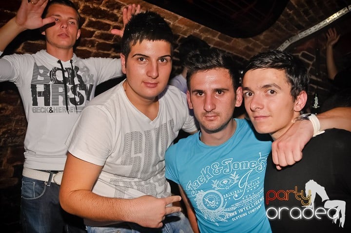 Weekend incendiar în Escape, 