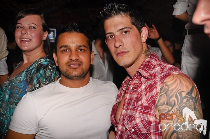 Weekend incendiar în Escape, 