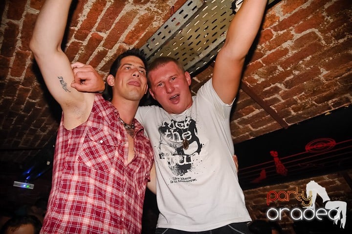 Weekend incendiar în Escape, 