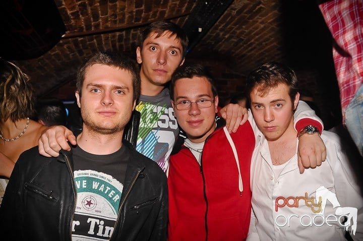 Weekend incendiar în Escape, 