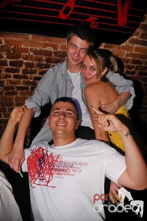 Weekend incendiar în Escape, 